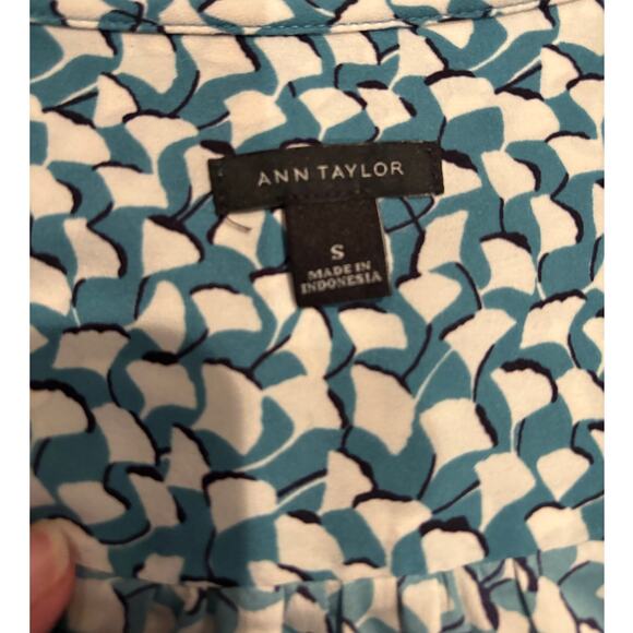 Women's Ann Taylor V-Neck Pullover Blue Cream Top, Size Sm., EUC - Picture 3 of 4